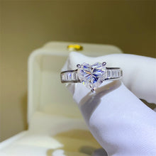 Load image into Gallery viewer, 3 Carat Moissanite 925 Sterling Silver Heart Cut Solitaire Ring