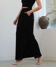 Load image into Gallery viewer, Bamboo Classic Maxi Skirt (Black/Slate Navy)