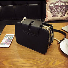 Load image into Gallery viewer, Clutch Chain Strap Mesenger Handbag