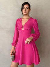 Cargar imagen en el visor de la galería, Rose Red V-neck Puff Sleeve A-line Smock Waist Mini Dress