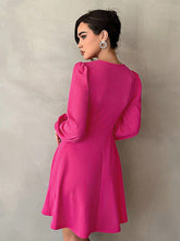 Cargar imagen en el visor de la galería, Rose Red V-neck Puff Sleeve A-line Smock Waist Mini Dress