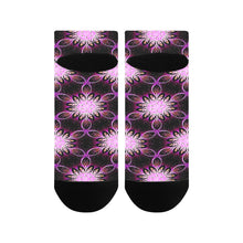 Cargar imagen en el visor de la galería, Geometrical Design Apparel 01-01 Ladies Designer Ankle Socks