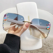 Cargar imagen en el visor de la galería, Oversize Diamond Anti UV Sunglasses (7 colors)