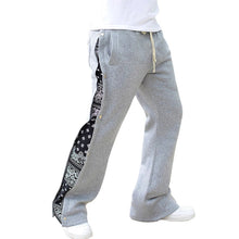 Cargar imagen en el visor de la galería, Pantalones deportivos de pierna ancha con banda lateral y bandana personalizados para hombre (gris/negro)