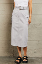 Cargar imagen en el visor de la galería, HYFVE Falda midi profesional de algodón con hebillas y bolsillos en gris claro