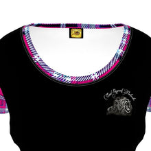 Cargar imagen en el visor de la galería, TRP Twisted Patterns 06: Digital Plaid 01-04A Camiseta de diseñador con cuello redondo para mujer 