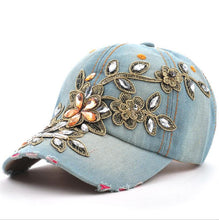 Cargar imagen en el visor de la galería, Gorra de béisbol de señora Snapback de mezclilla con flores y bordado de diamantes