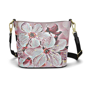 Relieve floral: Flores de cerezo pictóricas 01-03 Bolso tipo cubo de cuero Penzance del diseñador 