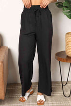 Cargar imagen en el visor de la galería, Pantalones anchos de cintura alta con cordón elástico y fruncido (Camel/Negro)