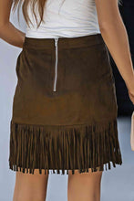 Cargar imagen en el visor de la galería, Minifalda con cremallera trasera y bolsillos con detalle de flecos (negro/marrón/rosa)
