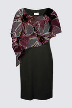 Cargar imagen en el visor de la galería, Estampados florales: Flores de cerezo pictóricas 01-04 Vestido estilo capa de la diseñadora Joni 