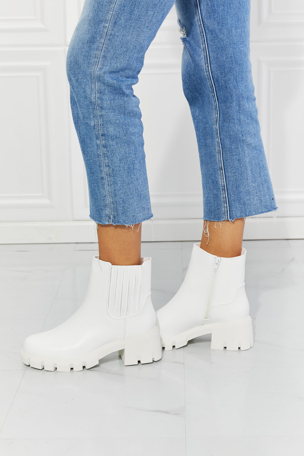 Solid White Round Toe Block Heel PU Leather Chelsea Boots