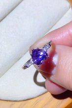 Cargar imagen en el visor de la galería, Anillo chapado en platino con moissanita de 1 quilate en forma de corazón en color morado